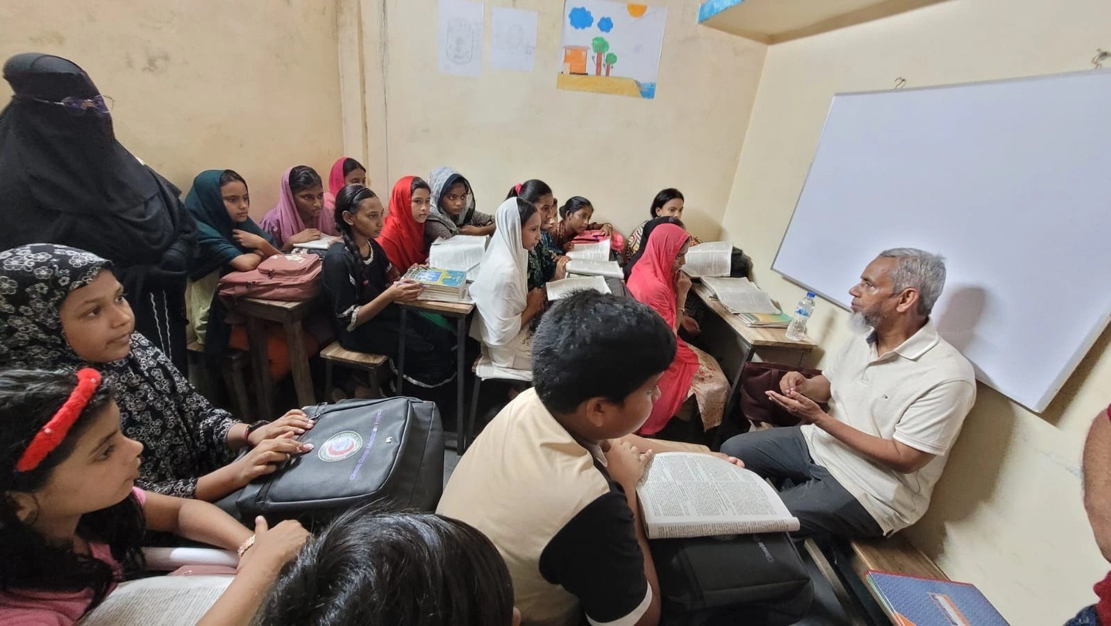 Students studying with a teacher at a HAKF learning center